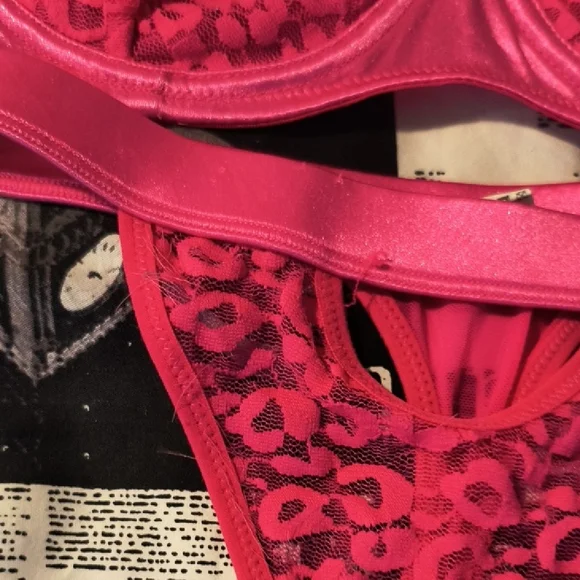 Pink Lace Lingerie Set - Picture 2 of 2